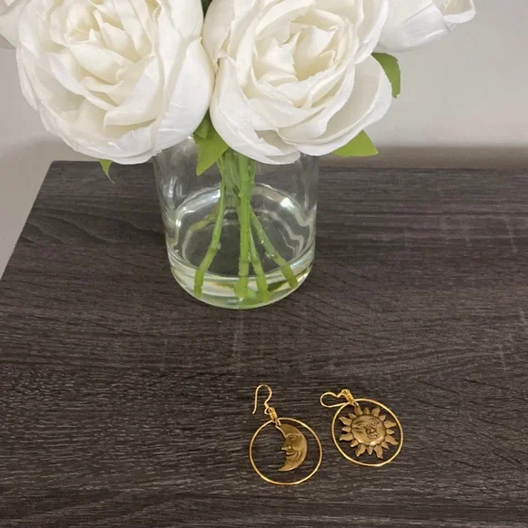 Sun and Moon earring - Picture 1 of 6
